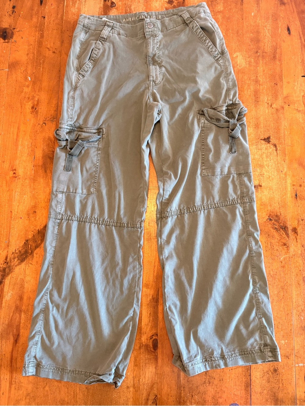 American Eagle Outfitters Men’s Olive Green Cargo Pants with Tie Pockets